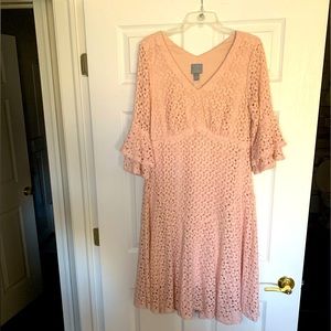 Flutter sleeves, A-Line fit